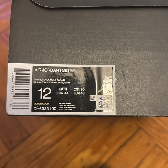 Nike Men's Black and White Sneakers - Picture 3 of 3